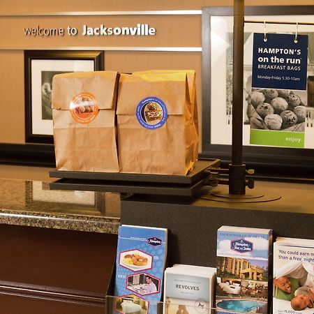 Hampton Inn & Suites Jacksonville-Airport Interior photo
