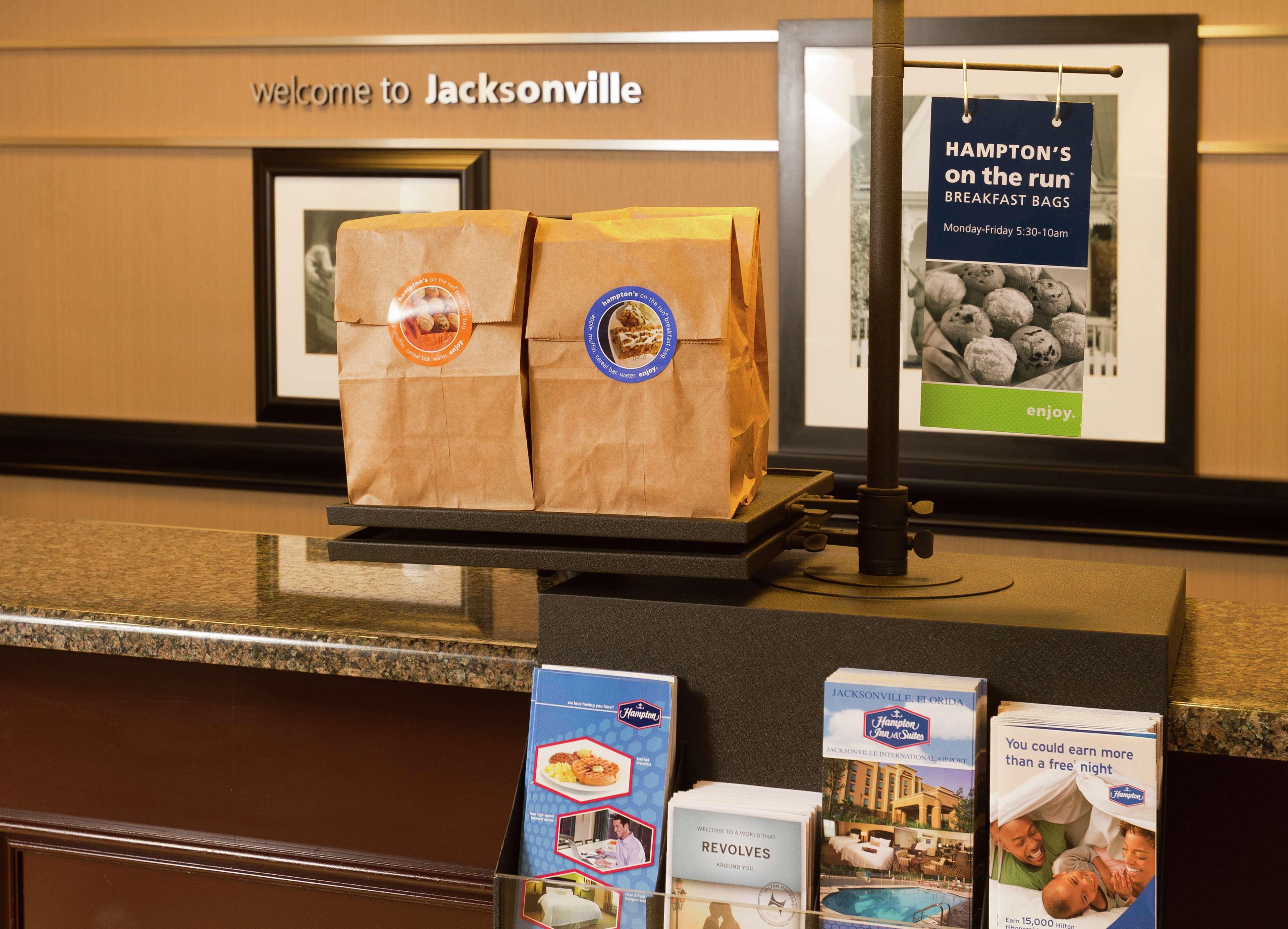Hampton Inn & Suites Jacksonville-Airport Interior photo